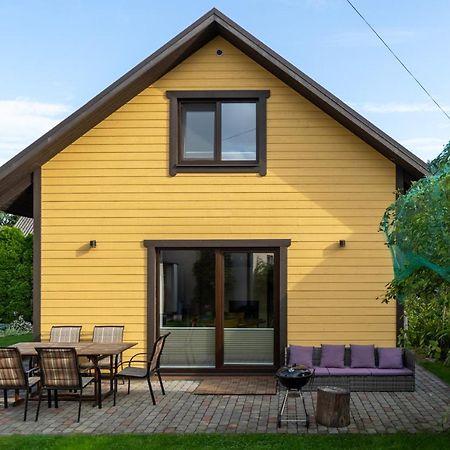 Cosy Family Guesthouse With Sauna And Garden Kuressaare Exteriér fotografie