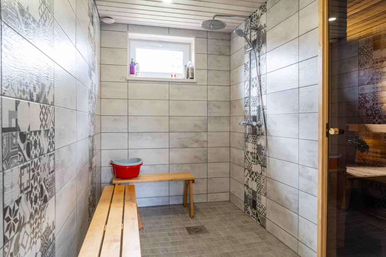 Cosy Family Guesthouse With Sauna And Garden Kuressaare Exteriér fotografie