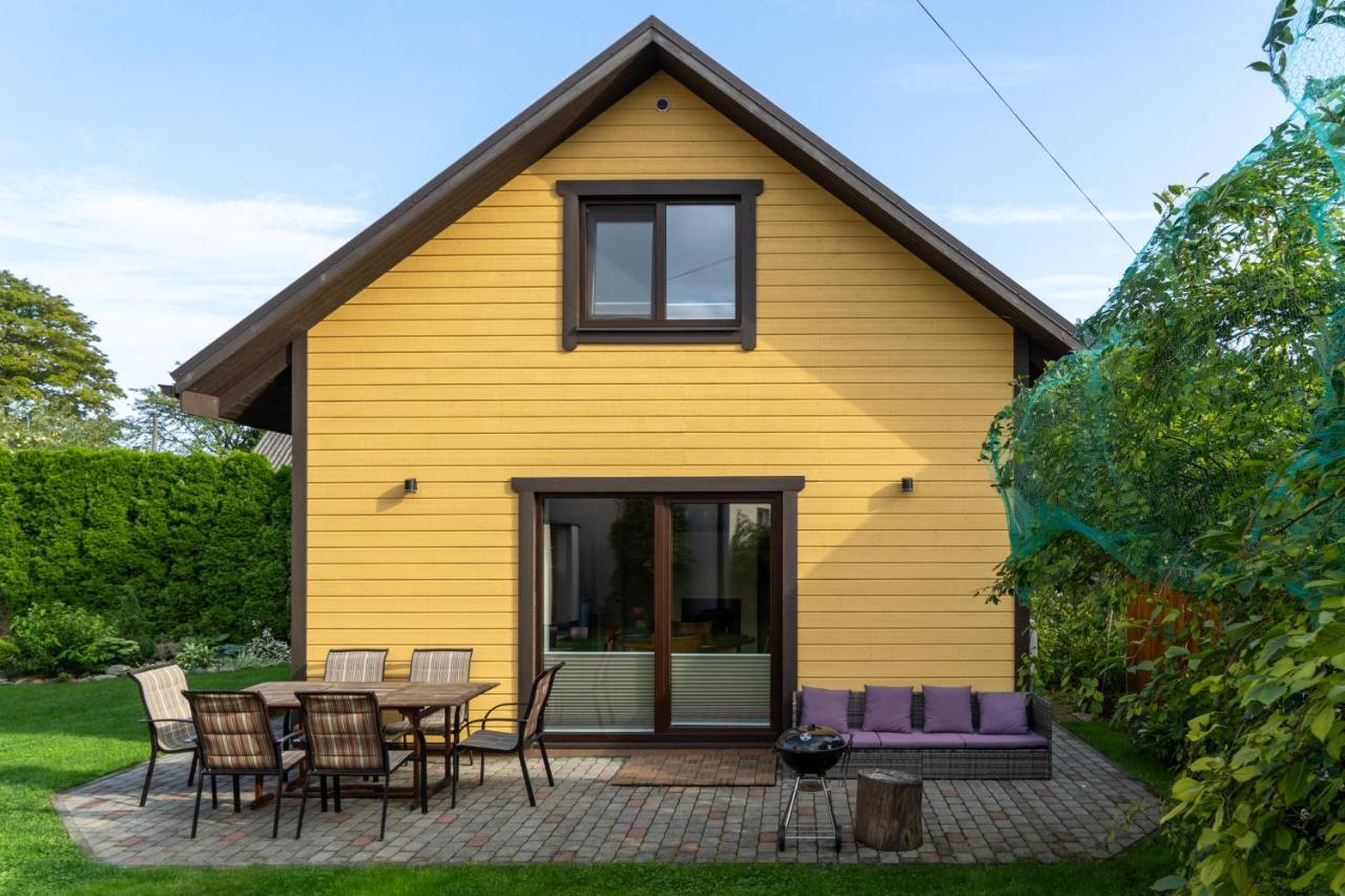Cosy Family Guesthouse With Sauna And Garden Kuressaare Exteriér fotografie